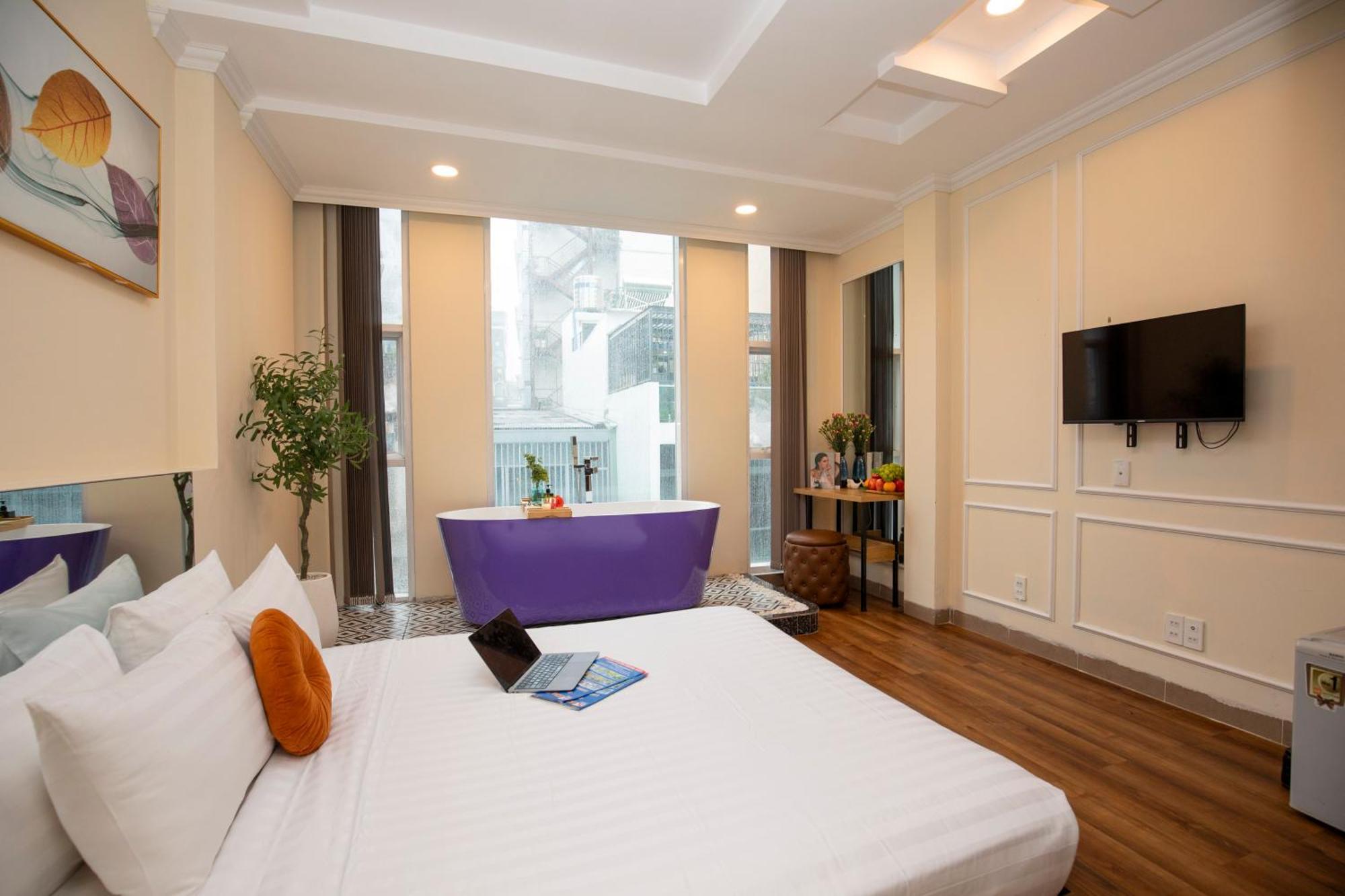 Quy Hung Hotel