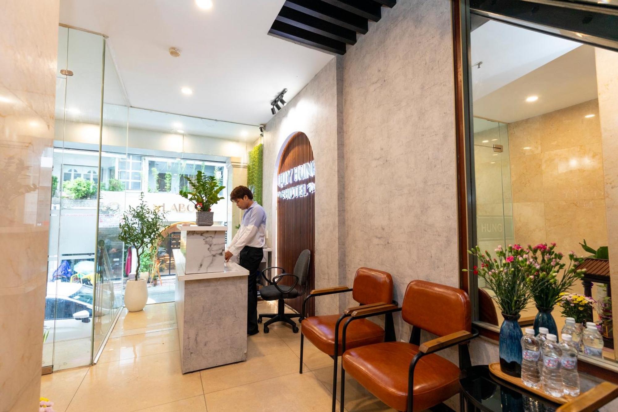 Quy Hung Hotel 3*